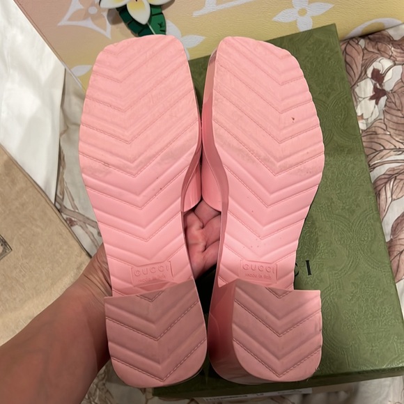 Gucci light pink rubber sandals - Picture 5 of 7
